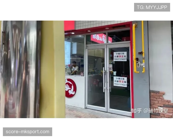 贾一凡随手一张外卖照就把我打回原形，那包装比我衣柜贵